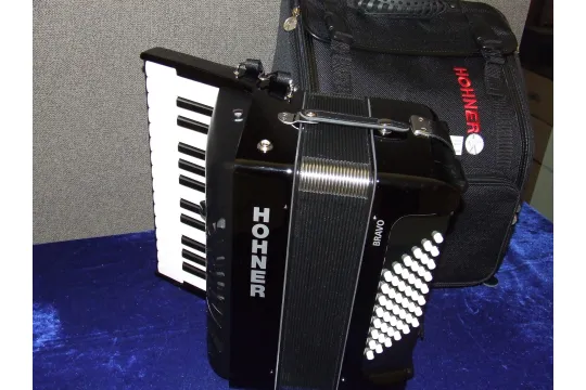 Hohner Akkordeon Bravo 48 Silent Key schwarz