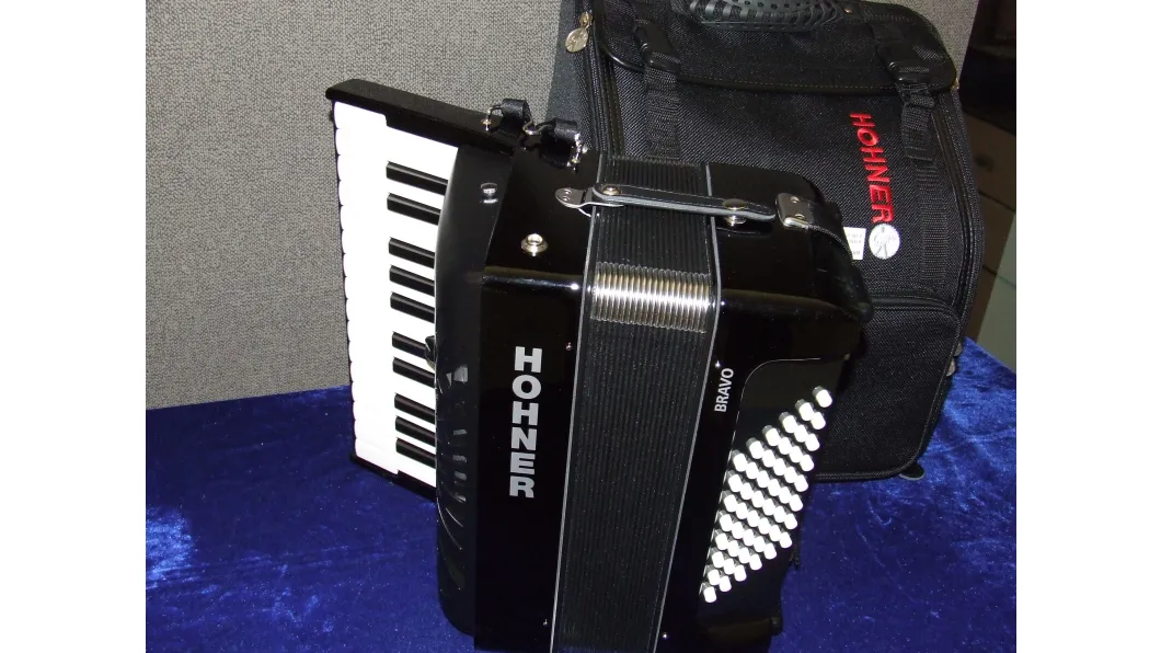 Hohner Akkordeon Bravo 48 Silent Key schwarz